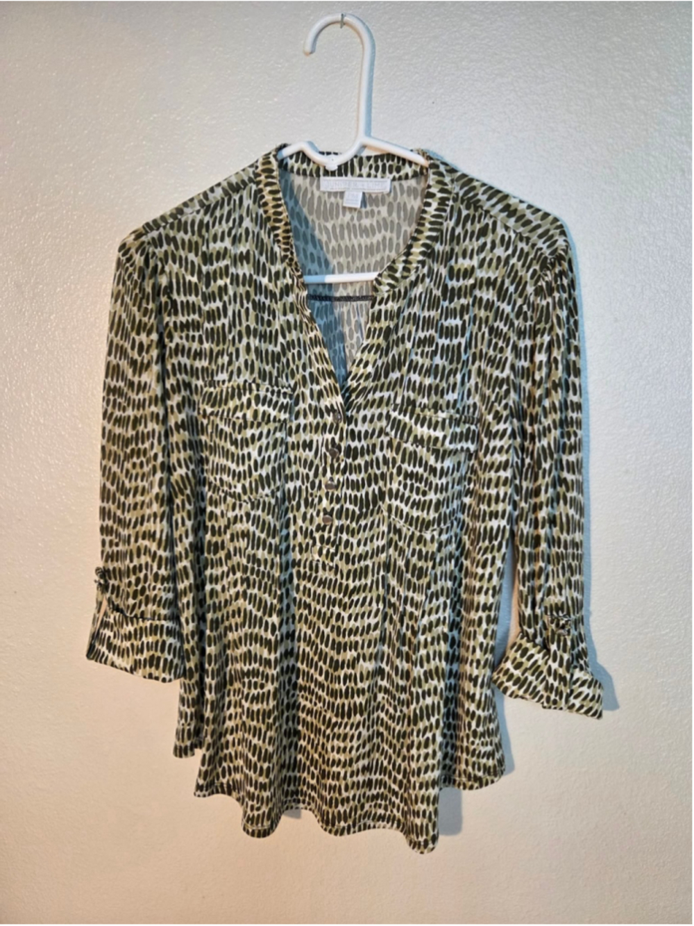 Juniper + Lime Dot Print Roll Tab Sleeve Henley Blouse Olive Green Petite Medium
